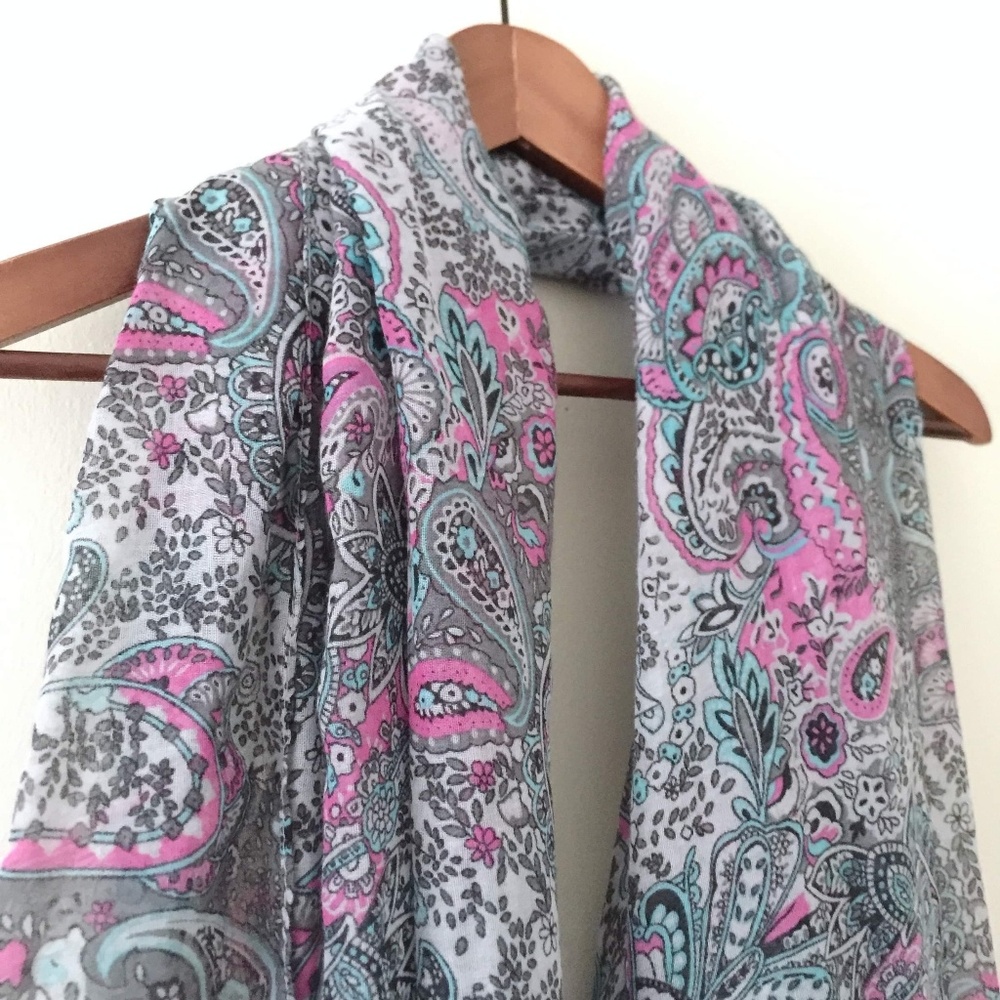 5/$25 Paisley Print Lightweight Scarf, Shawl, Headwra - Picture 2 of 3